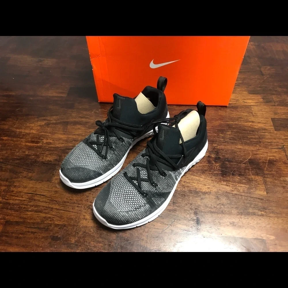 Nike Metcons sz Various